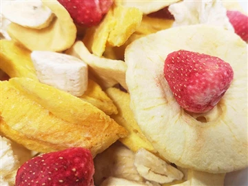Getränk aus gefriergetrockneten Erdbeeren